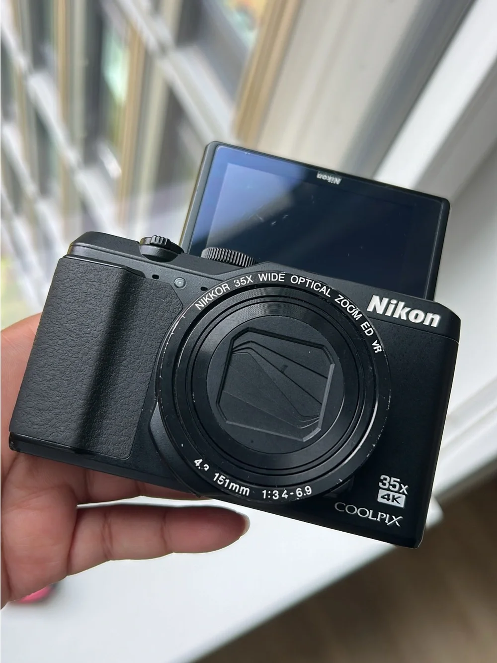 Nikon Coolpix A900